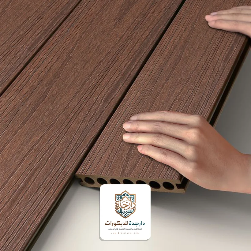 فني تركيب تيوبات بديل الخشب جده